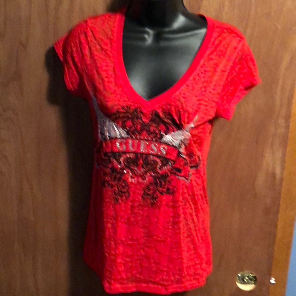 Sharp red t-shirt from Guess